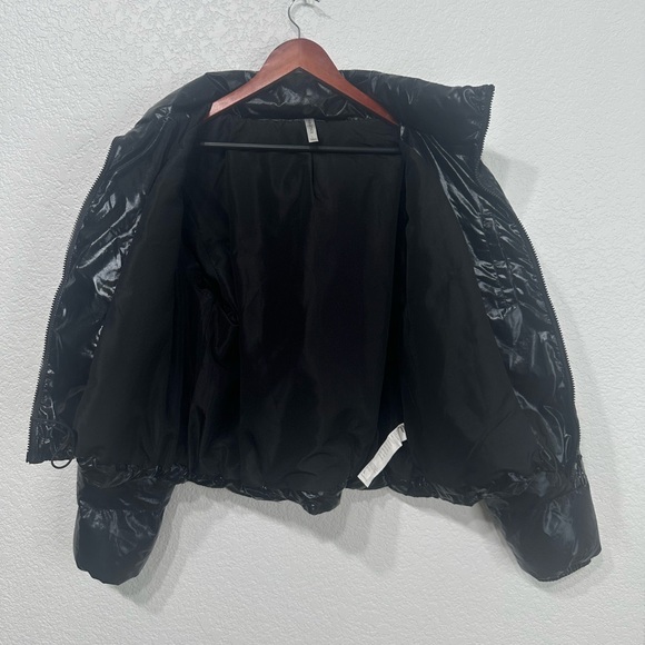 Black Cropped Puffer Jacket Women’s Size Large - Picture 3 of 8